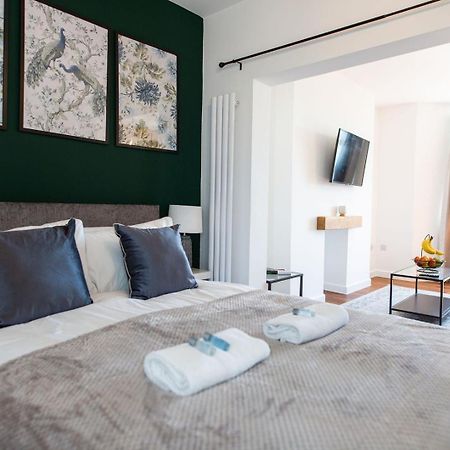 Studio Apartment With 65" Smart Tv Newport (Gwent) Exterior foto