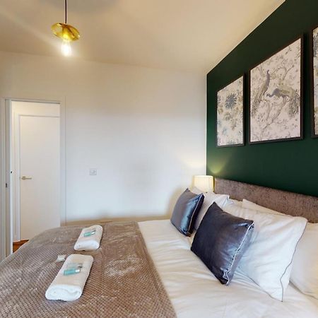 Studio Apartment With 65" Smart Tv Newport (Gwent) Exterior foto
