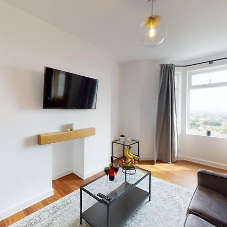 Studio Apartment With 65" Smart Tv Newport (Gwent) Exterior foto