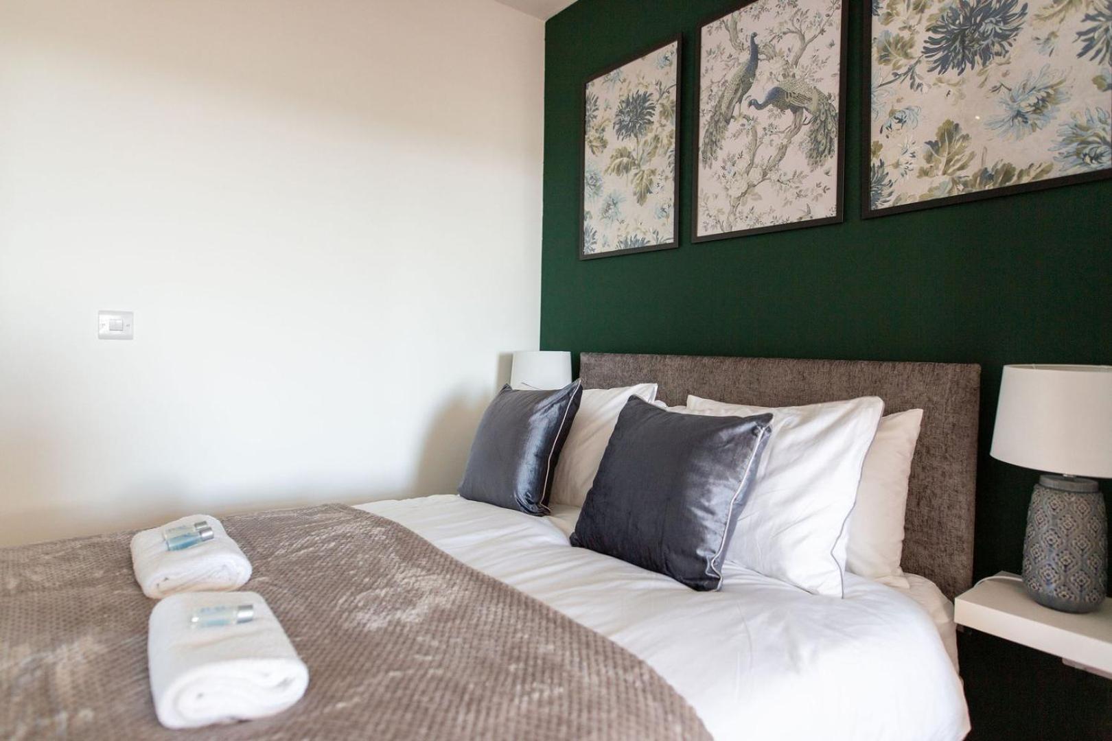 Studio Apartment With 65" Smart Tv Newport (Gwent) Exterior foto