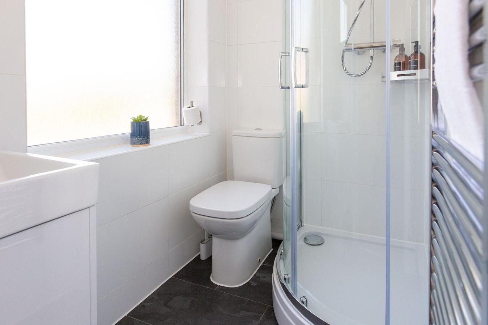 Studio Apartment With 65" Smart Tv Newport (Gwent) Exterior foto
