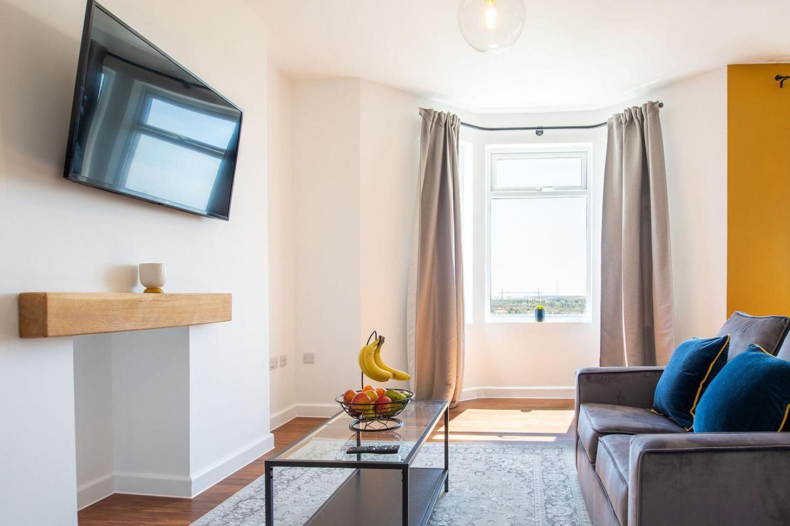 Studio Apartment With 65" Smart Tv Newport (Gwent) Exterior foto